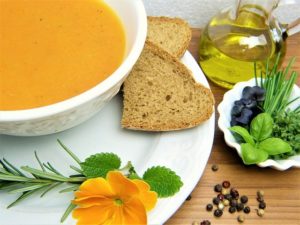 Hildegard Fasten Klassiker: Dinkelgrießsuppe