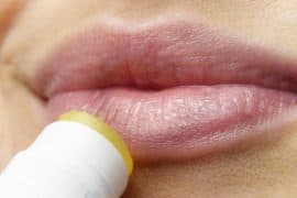 Lippenpflege mit Rescue-Tropfen