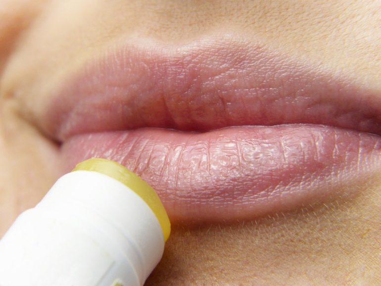 Lippenpflege mit Rescue-Tropfen